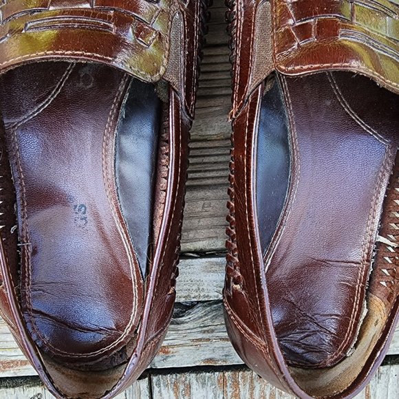 Men's Dress Huarache Size Listed as a 10M, runs big fits like a 10.5 to 11D - Picture 2 of 5